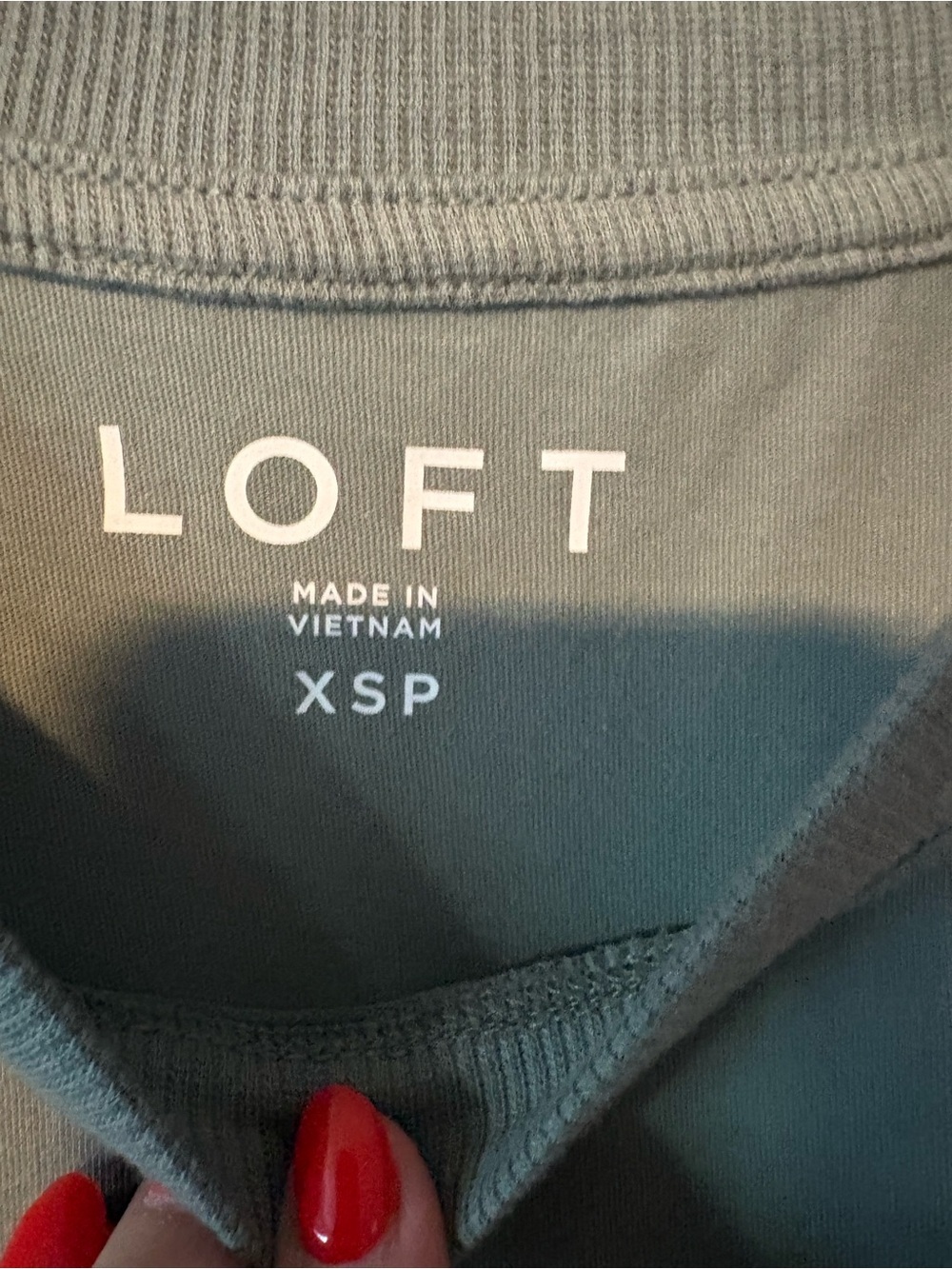LOFT Olive Green Shoulder Pad Muscle Tee XS Petite Casual Athleisure Top - Picture 4 of 4